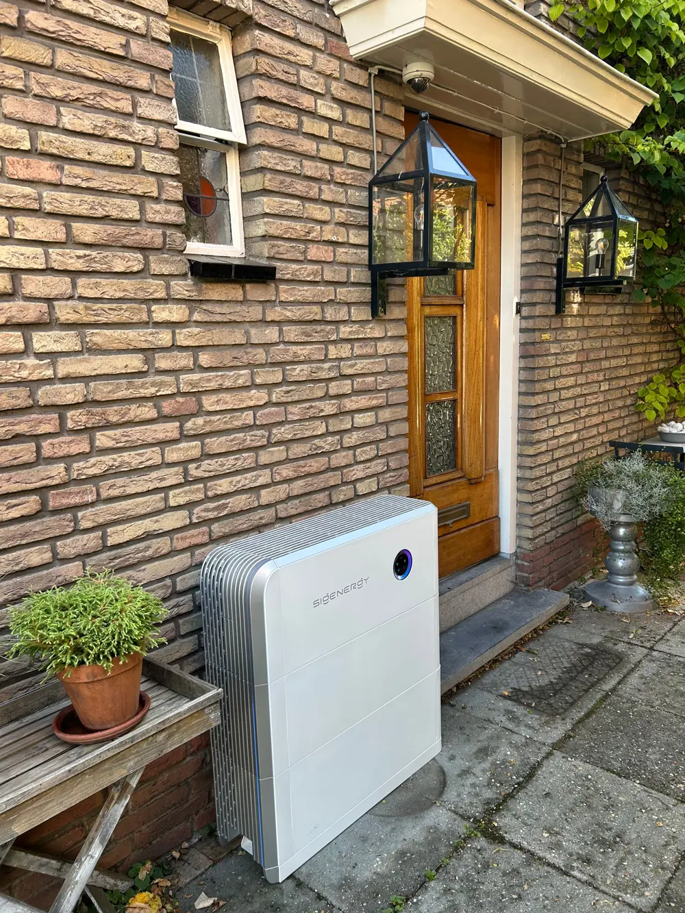 Sigenergy accusysteem buiten bij de voordeur